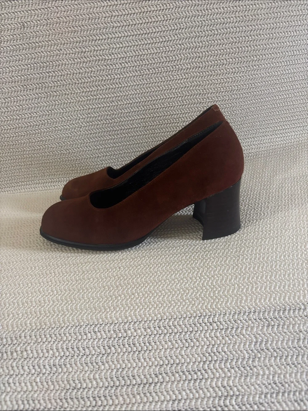Sam & Libby Women's Brown Suede Heels